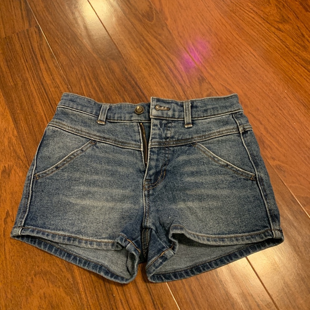 tillys jean shorts!